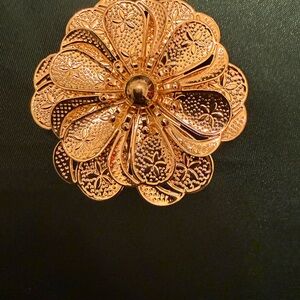 Elegant Gold Floral Brooch